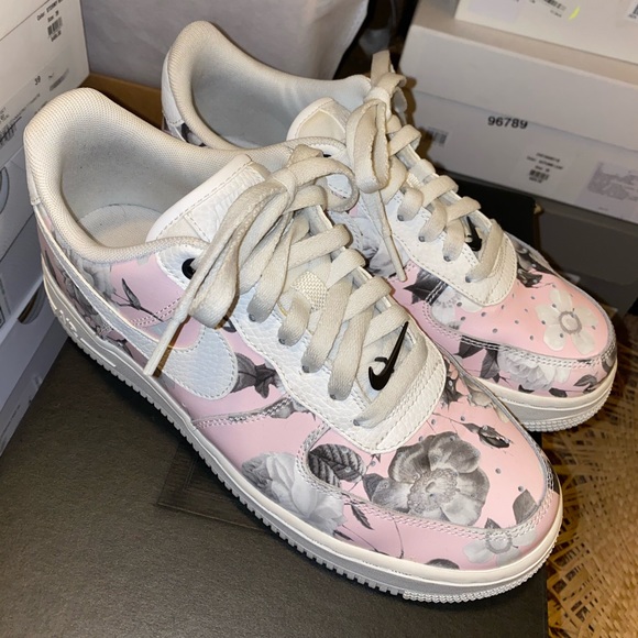womens nike shoes floral print